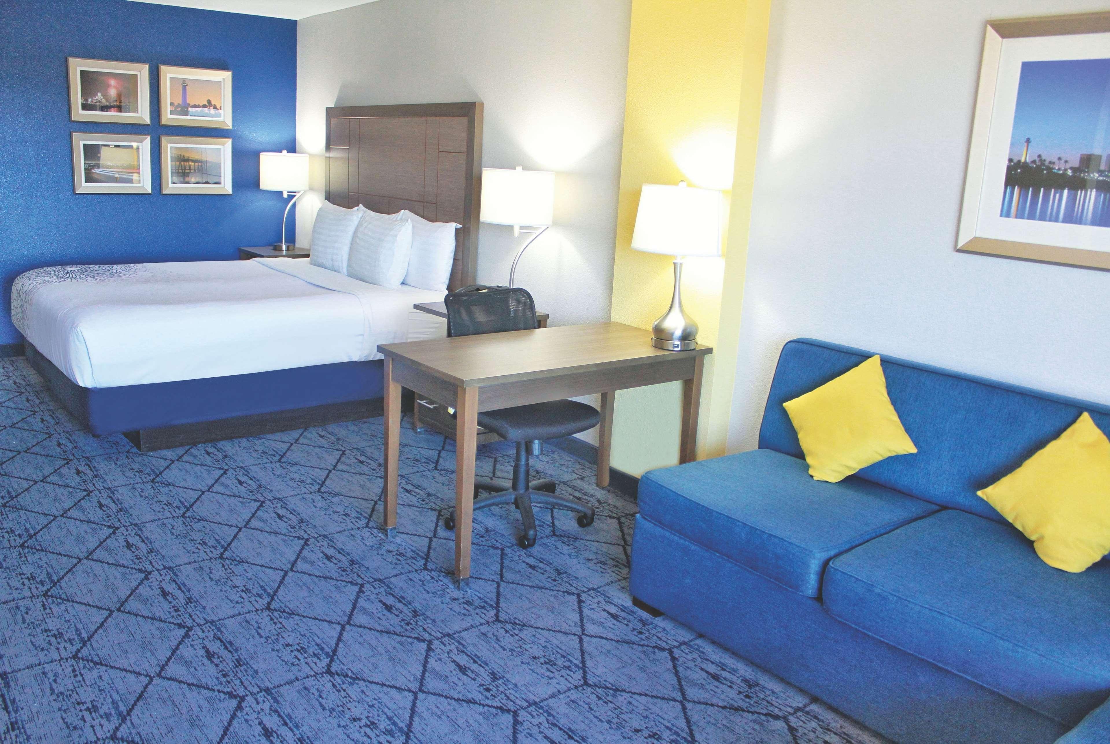 La Quinta By Wyndham Ne Long Beach/Cypress Hawaiian Gardens Экстерьер фото