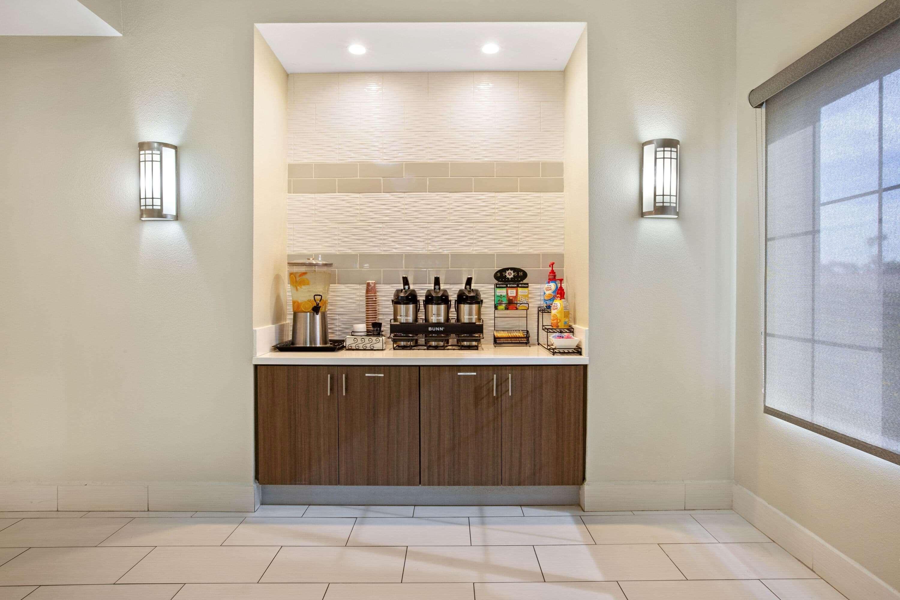 La Quinta By Wyndham Ne Long Beach/Cypress Hawaiian Gardens Экстерьер фото